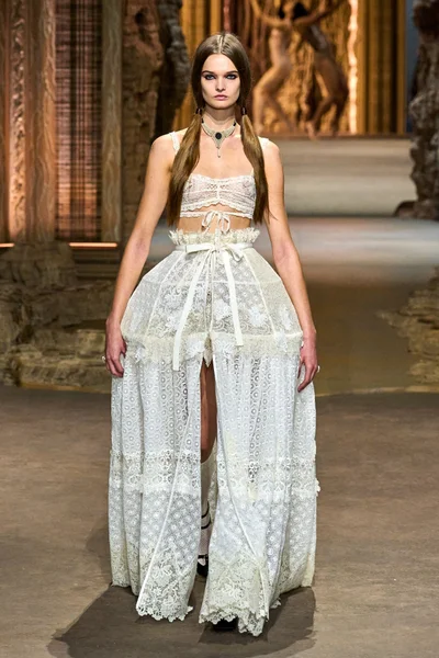 Look 15